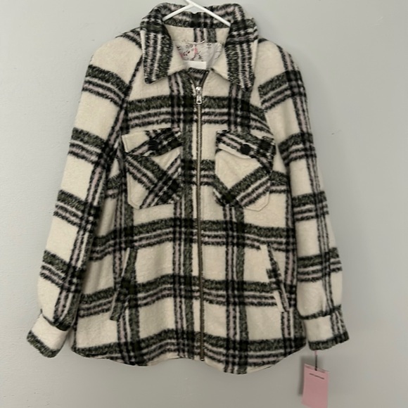 Avec Les Filles Jackets & Blazers - NWT Avec Les Filles Plaid Zip Front Jacket. Black, green and white, women’s M